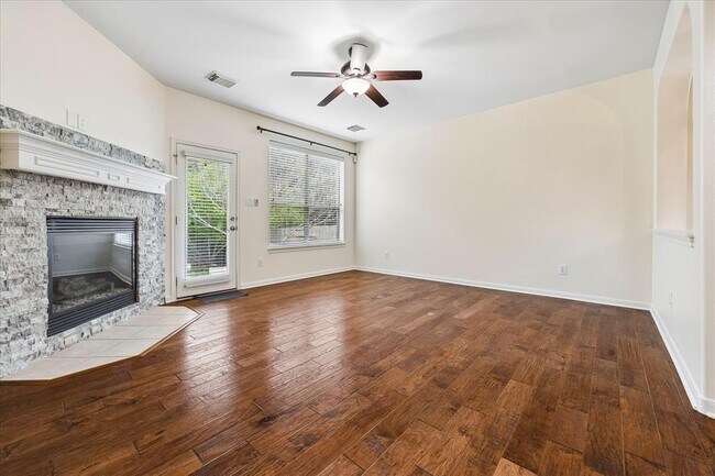 Building Photo - 206 Saddle Ridge Dr