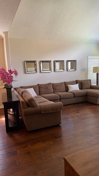 Building Photo - 4014 Waterford Ln