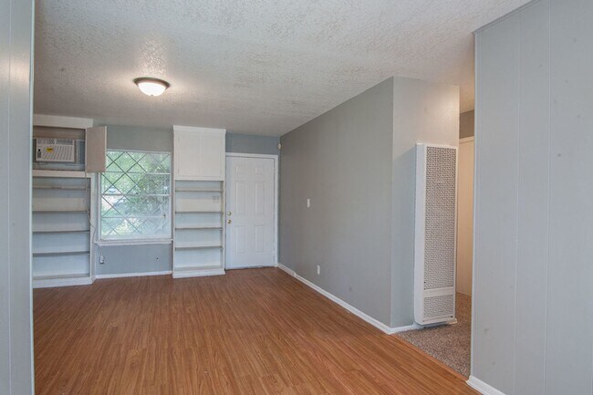 Building Photo - Cozy Remodeled House Near Downtown