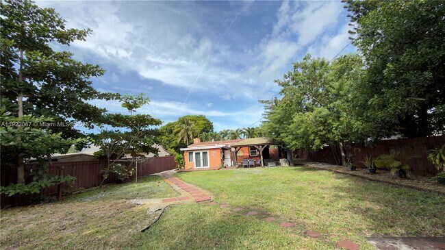 Building Photo - 37 SW 11th St