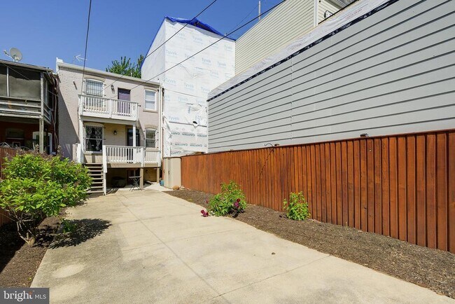 Building Photo - 1123 7th St NE