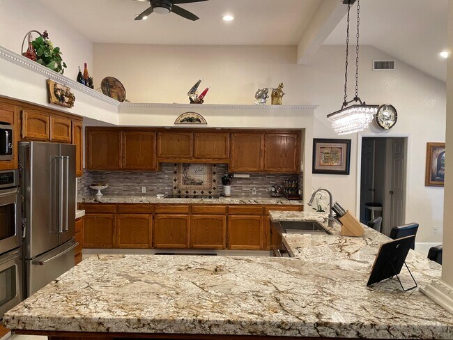 Building Photo - 11310 Pinehaven Ave