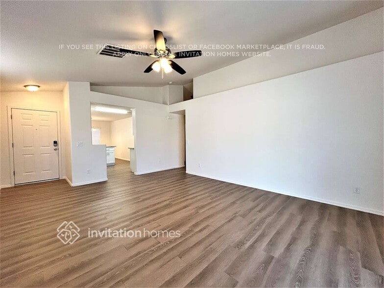 Building Photo - 12014 W Holly St