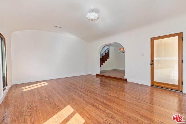 Building Photo - 503 N Vista St