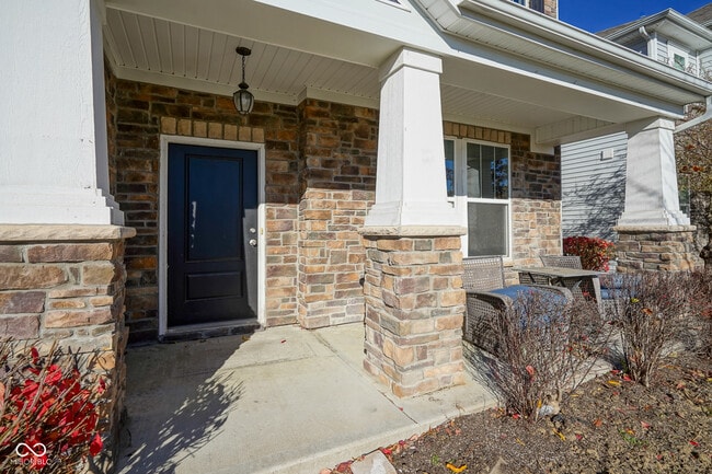 Building Photo - 5764 Bluff View Ln