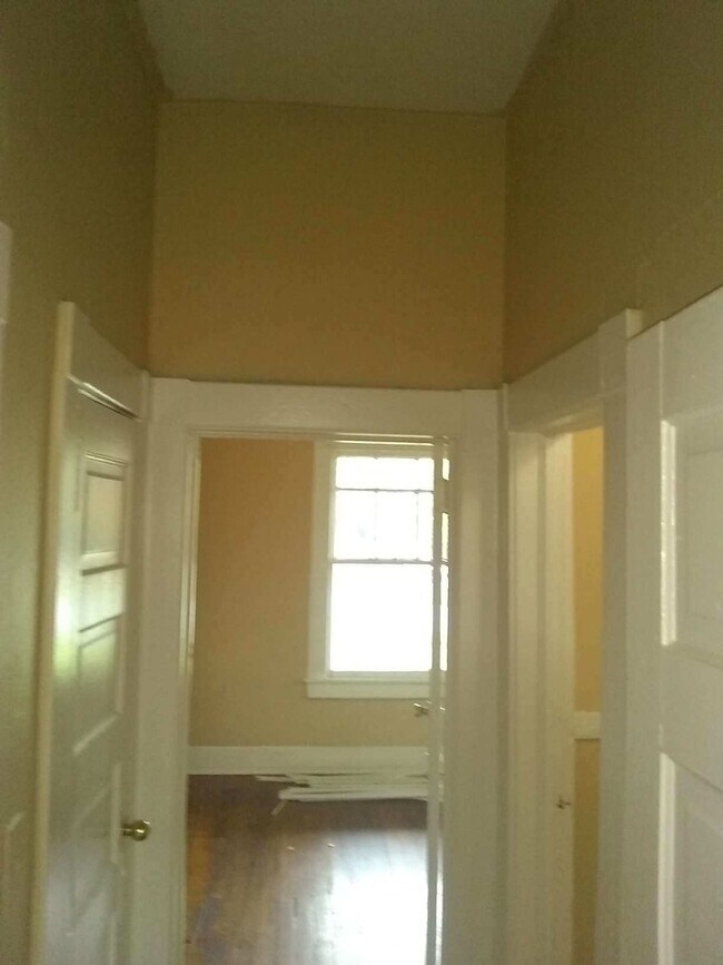 Building Photo - **AVAILABLE NOW**2 or 3 Bedroom / 1 Bathroom Home for Rent in Columbus, GA***