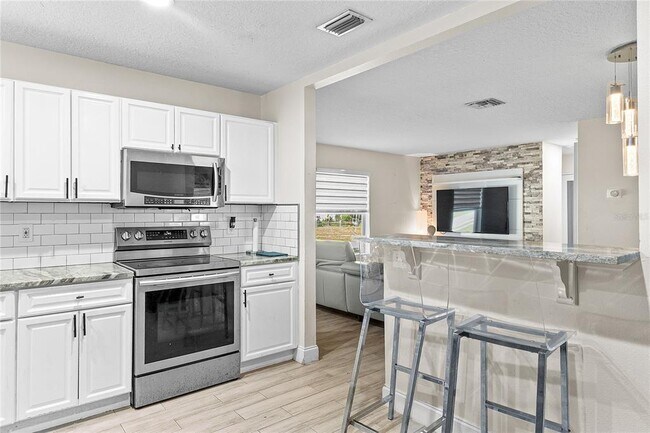 Building Photo - 1305 Fountainhead Dr