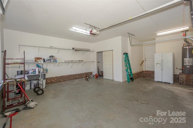 Building Photo - 840 Emerson Dr