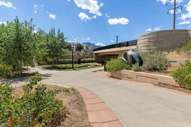 Building Photo - 2 Bed 2 Bath Condo With Mountain Views In Recently Developed Steel Yards Neighborhood.