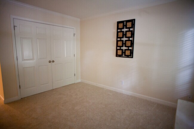 Building Photo - All-Inclusive Living Steps from East Franklin St – Relax at The Retreat! Flexible Move in!