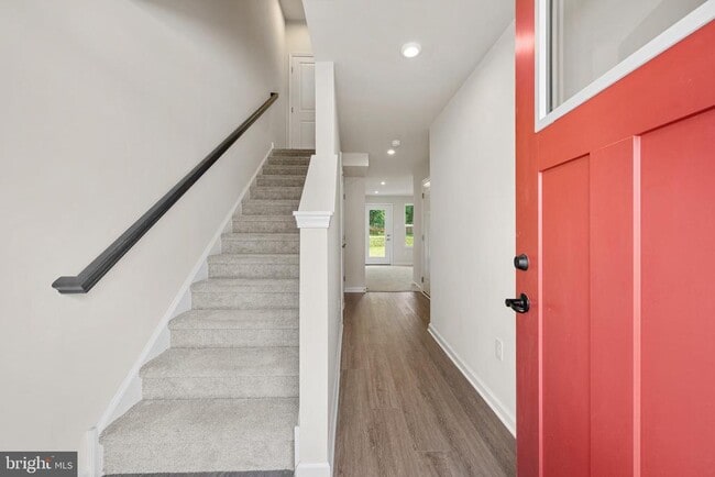 Building Photo - 46 SAND HILLS Dr