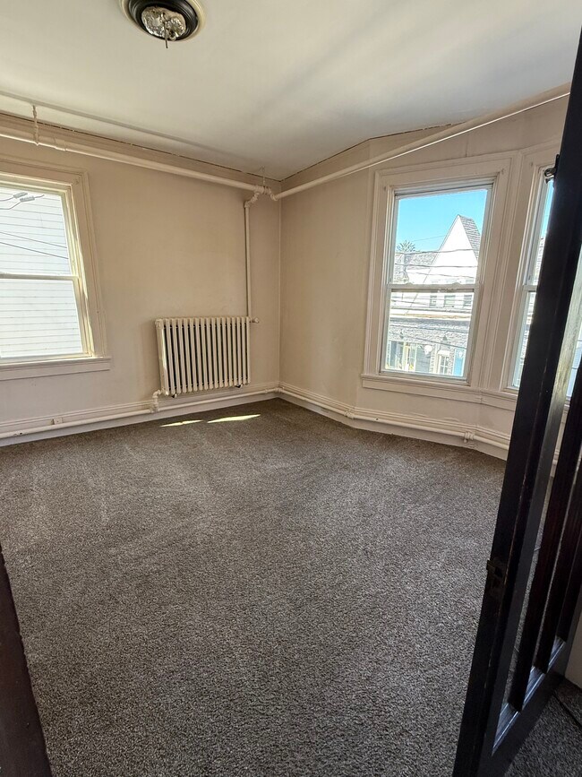 Building Photo - 1829 Main Street-3