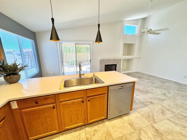 Building Photo - Meticulously Maintained 3 Bedroom + Den Single Level Home! Fantastic Low Backyard.