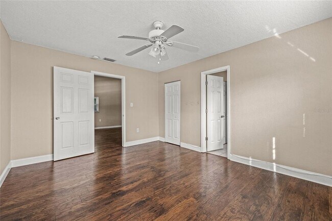 Building Photo - 2501 W Gray St