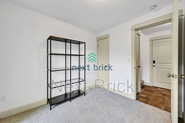 Building Photo - 5971 Rainier Ave S