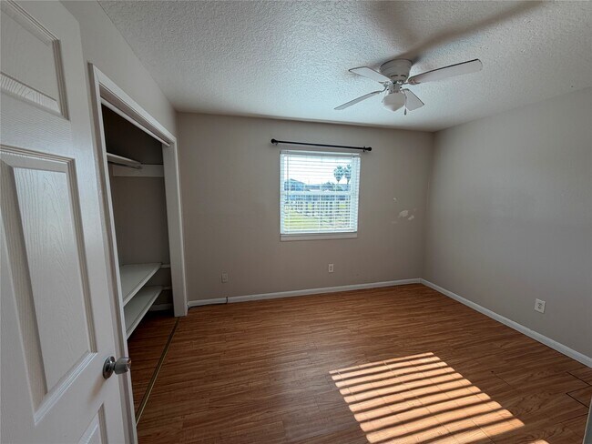 Building Photo - 6723 Heards Ln