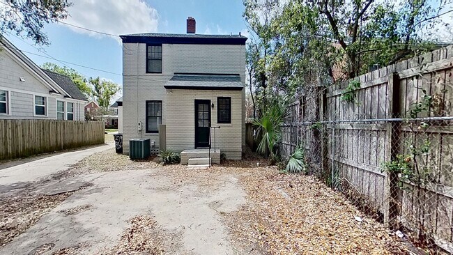 Building Photo - 1651-1653 Flagler Avenue