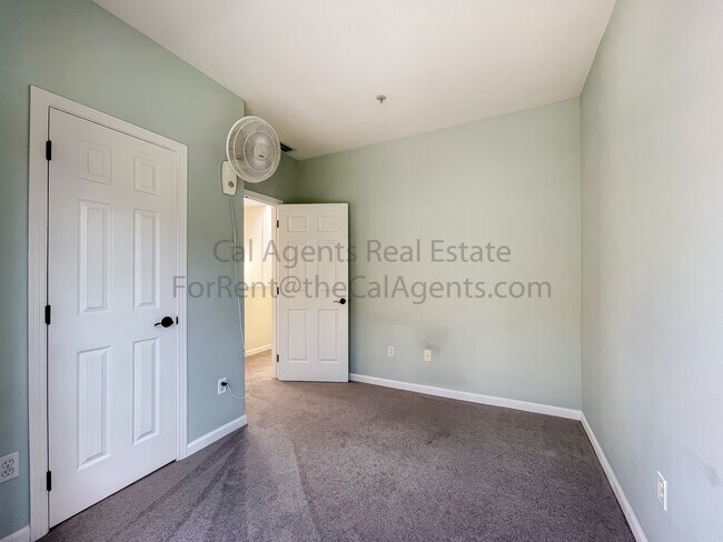 Building Photo - 909 Adams St