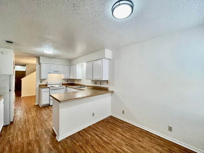 Building Photo - 1303 Conway Dr