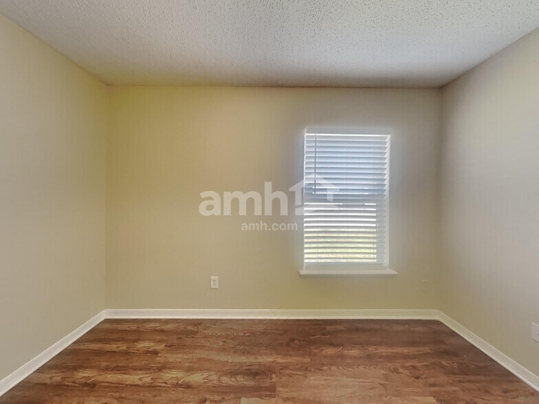 Building Photo - 10072 Lancashire Dr