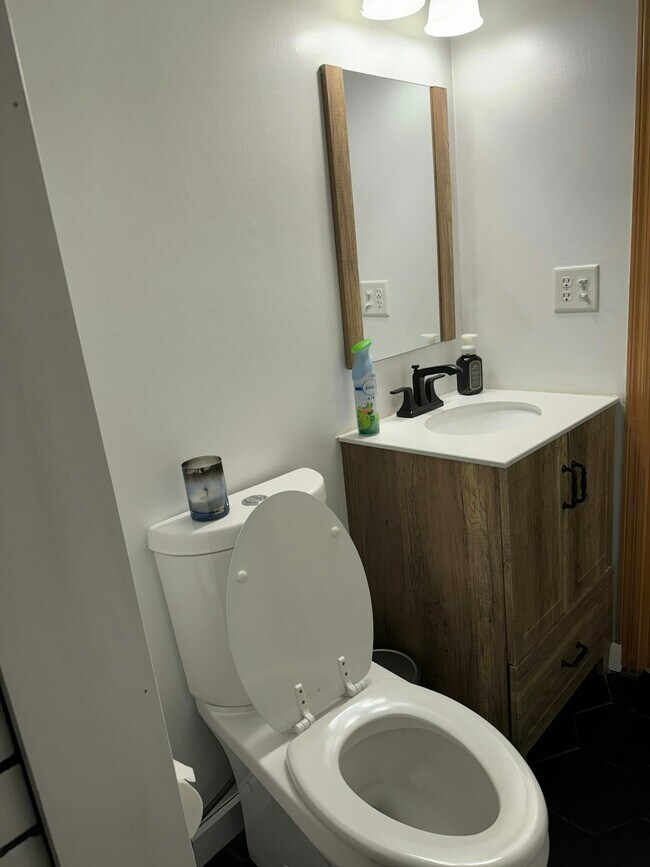 Building Photo - 5248 Beachside Dr