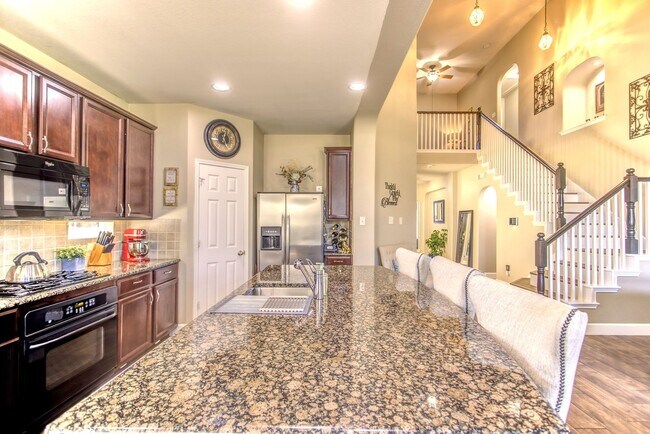 Building Photo - Beautifully Maintained 4 bed/3bath 2 Story Brick home