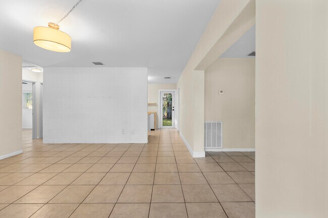 Building Photo - 170 NW 7th St