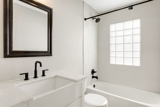 Building Photo - 410 W Angela Blvd