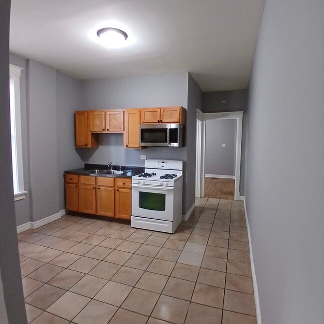 Building Photo - 4056 W Hirsch St