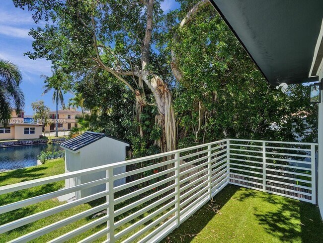 Building Photo - 210 NE 85th St