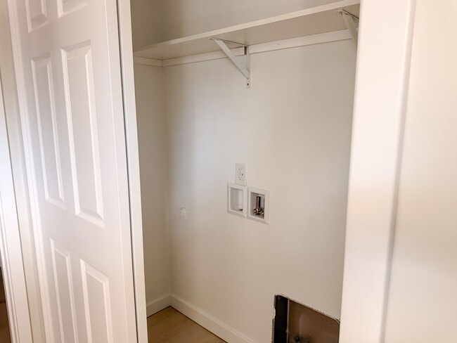 Building Photo - 229 Cothran Rd