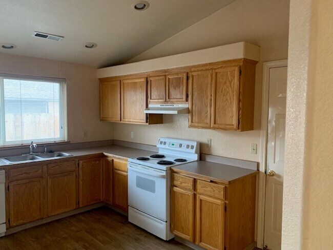 Building Photo - Three Bedroom, Two Bath Single Family Home