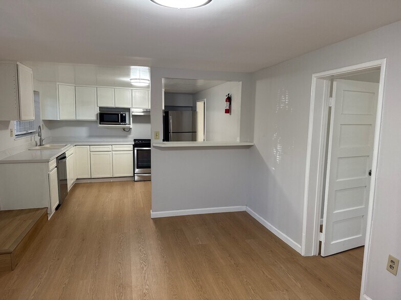 Kitchen - 1051 63rd St