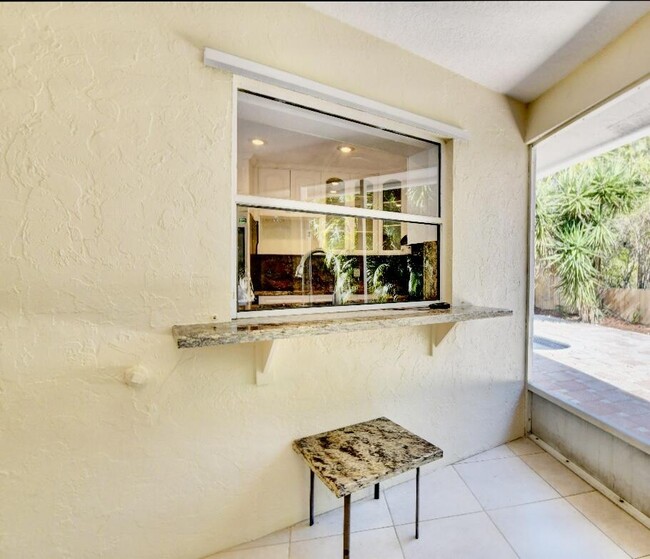 Building Photo - 17768 Maplewood Dr