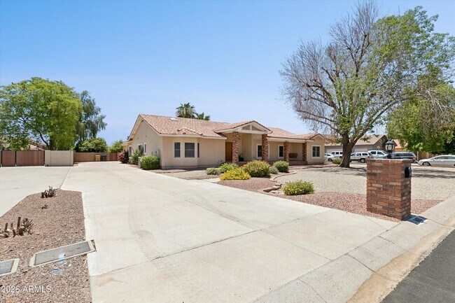 Building Photo - 8611 W Foothill Dr