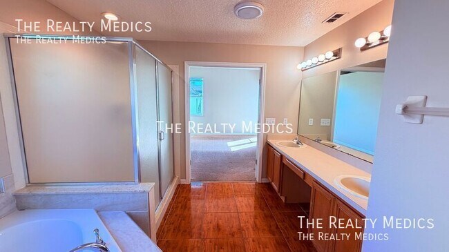 Building Photo - 2837 River Ridge Dr