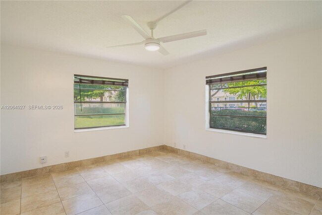 Building Photo - 2830 Riverside Dr
