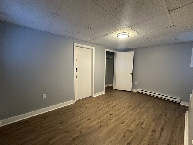 Building Photo - Beautifully Renovated Multilevel 2-Bedroom...