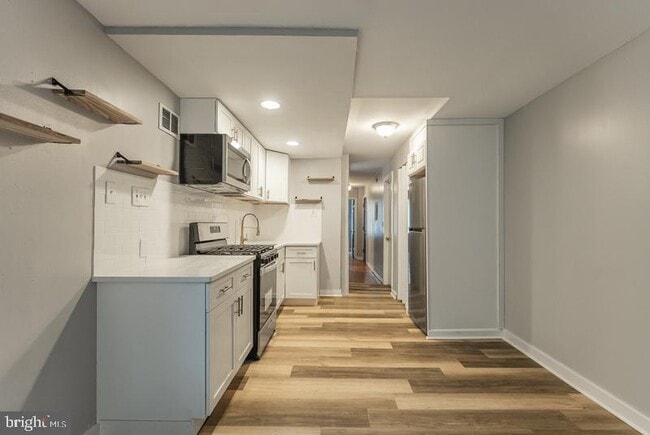 Building Photo - 428 Dickinson St