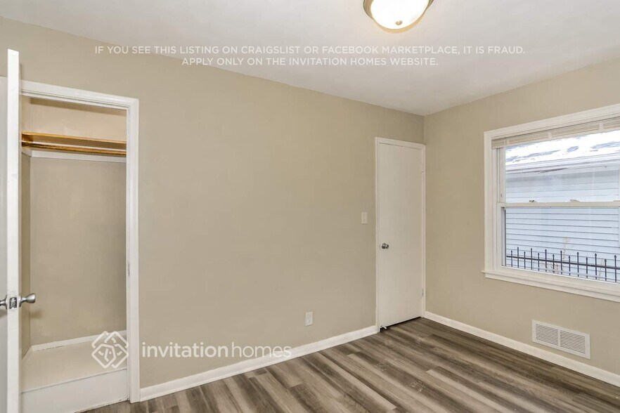 Building Photo - 4016 5th Ave S