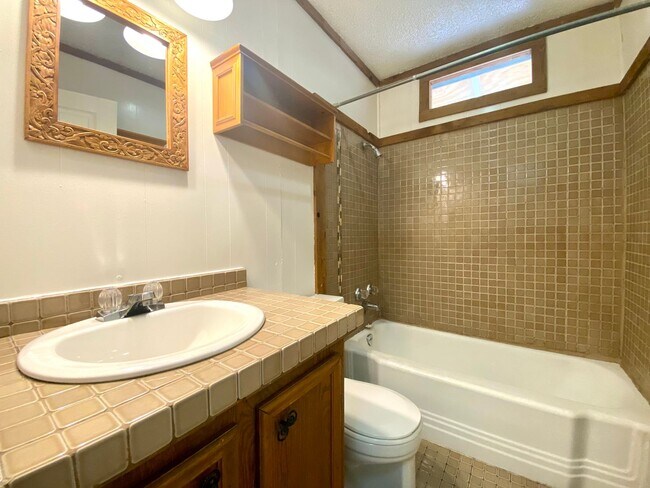 Building Photo - South Congress- 3/2 House- $3400