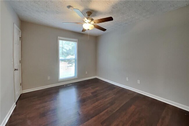 Building Photo - 2242 Josephine Ct