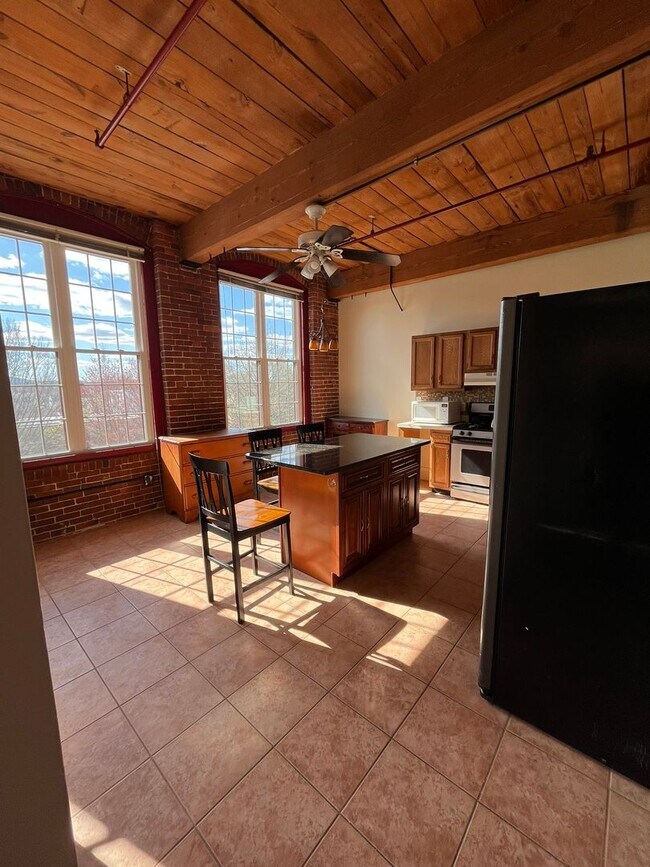 Building Photo - Choice Realty NH Rental Listings