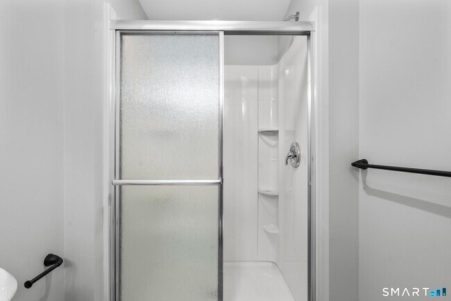 Building Photo - 548 Ferry St