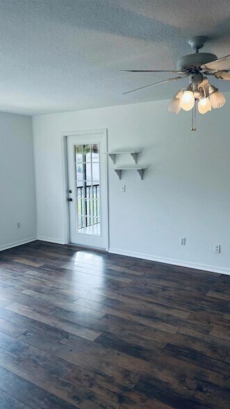 Building Photo - 2454 SE Garden Terrace