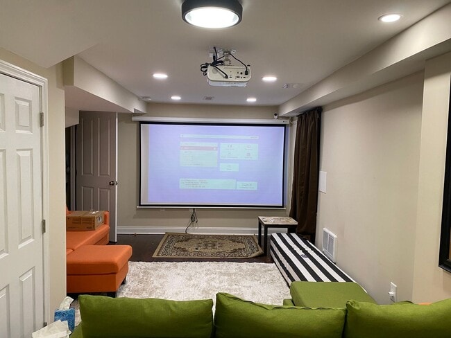 Building Photo - Spacious Four-Bedroom House in the Heart o...