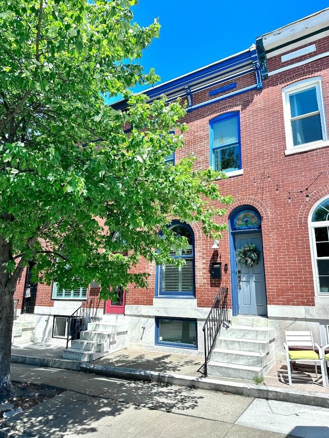Building Photo - 271 S East Ave