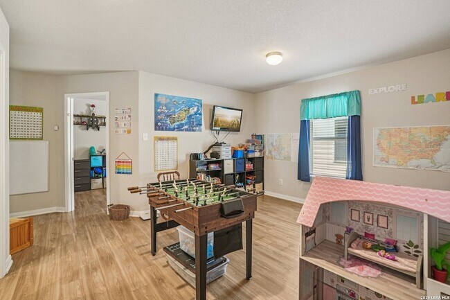 Building Photo - 633 Oleander Crk