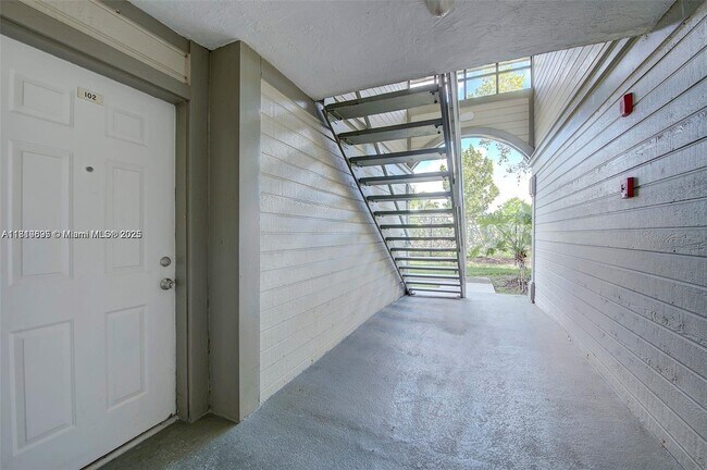 Building Photo - 444 NE 206th Ln