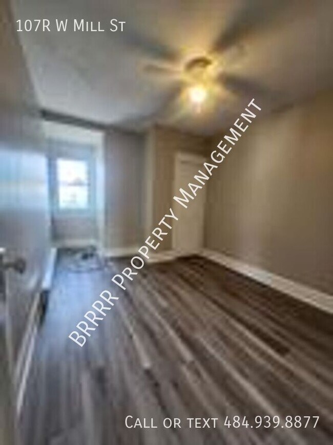 Building Photo - 107R W Mill St-